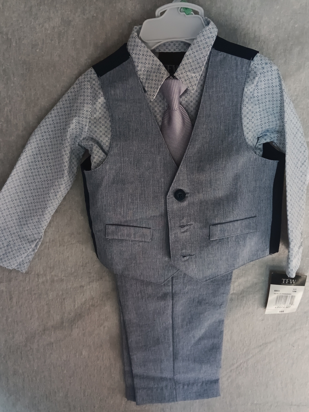 18 Months 4 Piece Set   Light Gray Vest Suit with Patterned Shirt and Tie